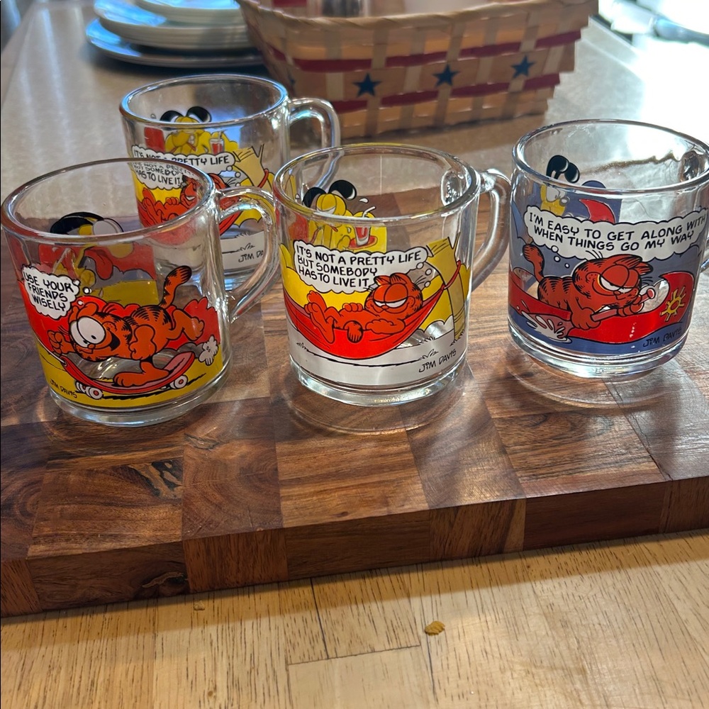 Vintage 1978 Garfield Glass Mug Set - great condition 4